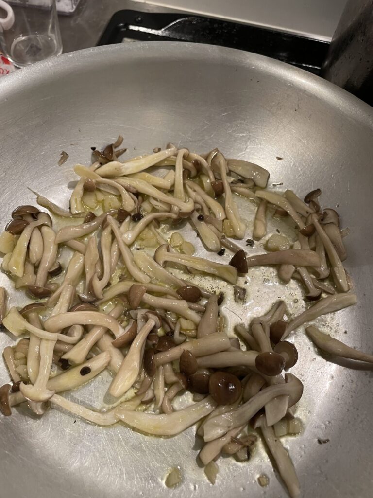 海老とキノコの和風クリームパスタ