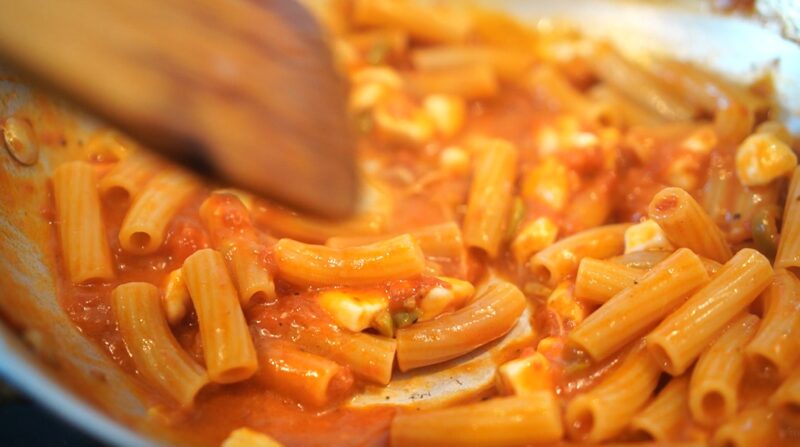 モッツァレラのトマトソースパスタ