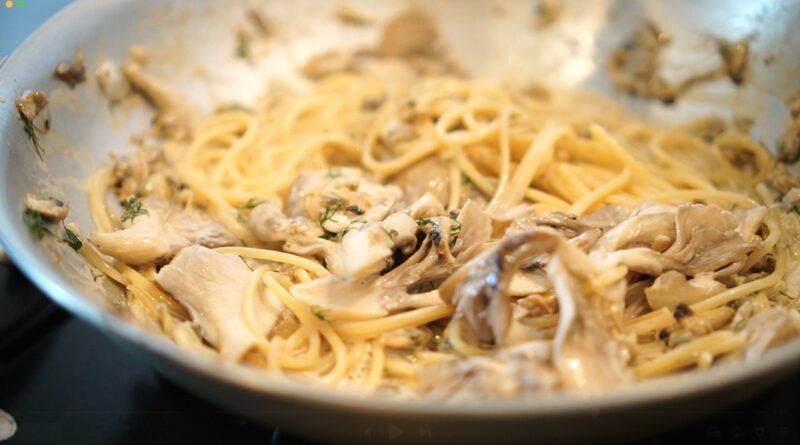 アサリと舞茸のクリームパスタ