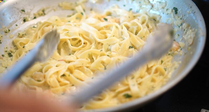 海老のサフランクリームパスタ