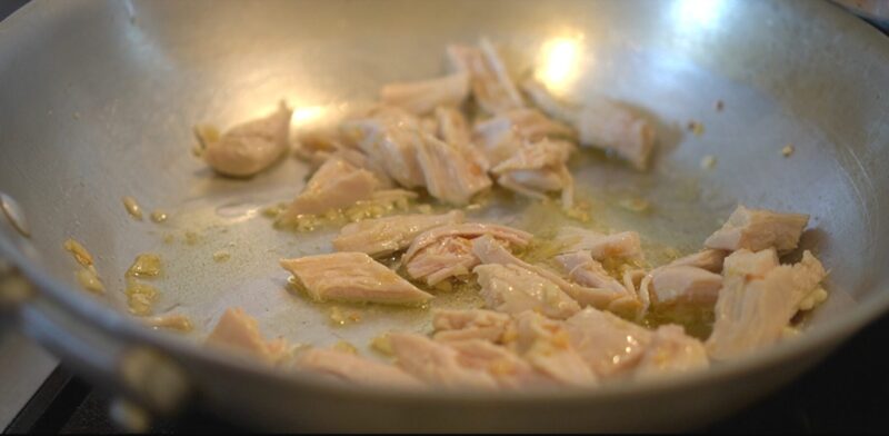 コンビニのサラダチキンで絶品クリームパスタ