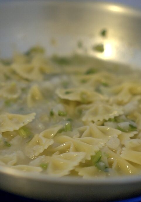 カブのパスタ|煮崩して作る、やさしい甘みのシンプルレシピ