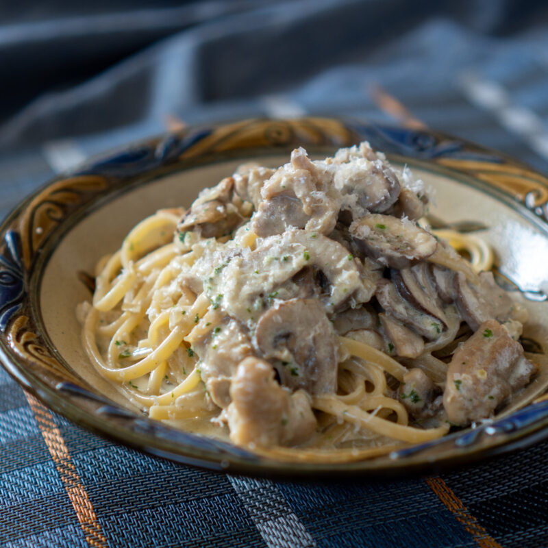 鶏肉とマッシュルームのクリームパスタ