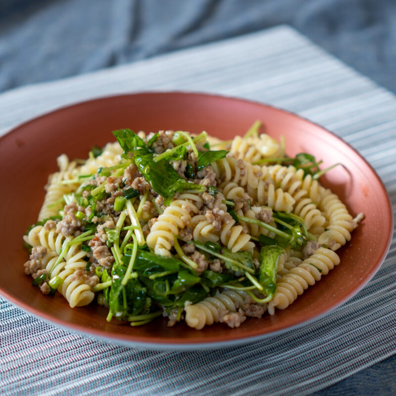 豚ひき肉のエスニック風パスタ