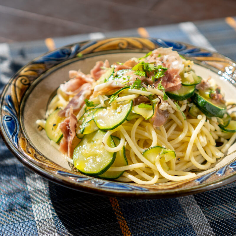 ズッキーニと生ハムのペペロンチーノ