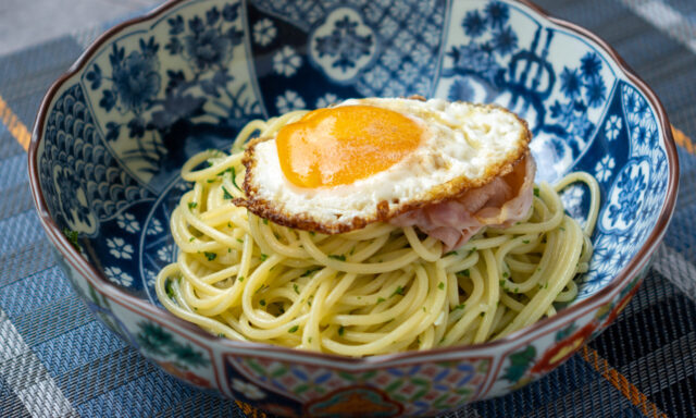 ハムエッグのペペロンチーノ