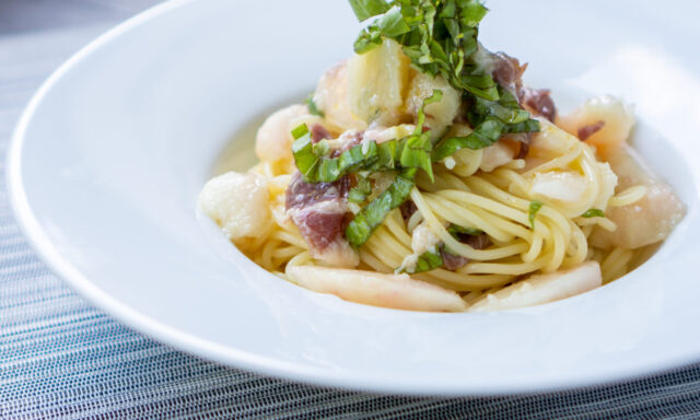 桃と生ハムの冷製パスタ