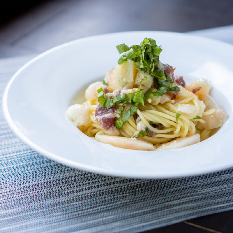 桃と生ハムの冷製パスタ