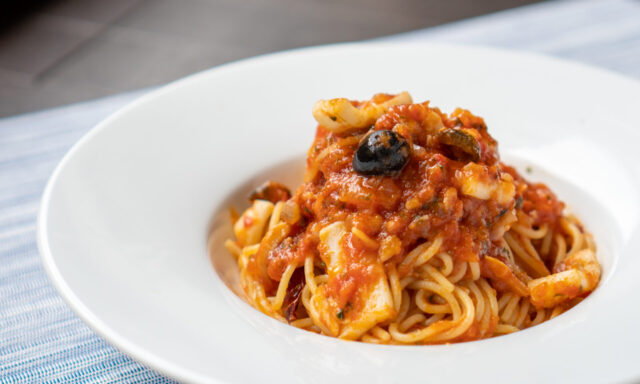 イカとオリーブのアラビアータ