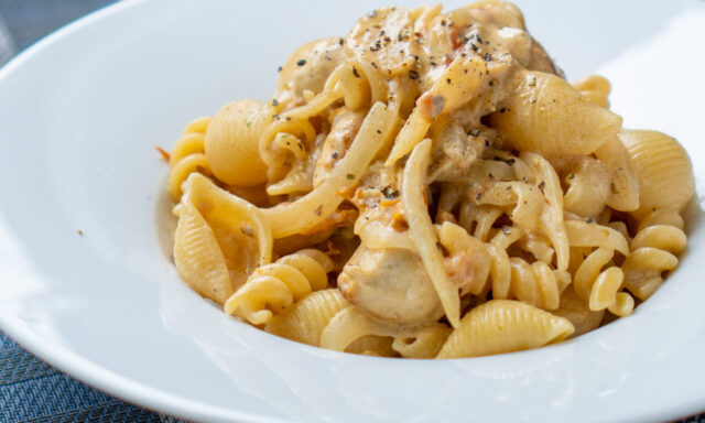 鶏肉とドライトマトのクリーム煮パスタ