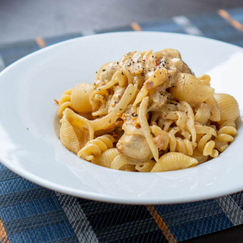 鶏肉とドライトマトのクリーム煮パスタ