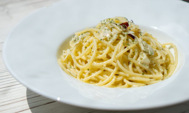 生ペペロンチーノ（生ニンニクと唐辛子、レモンのスパゲティ）