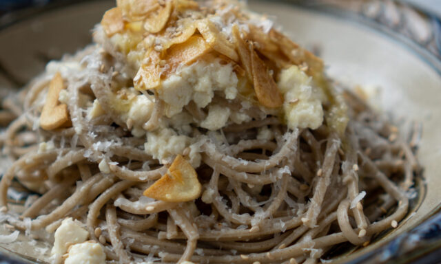 蕎麦パスタで作る豆腐のペペロンチーノ