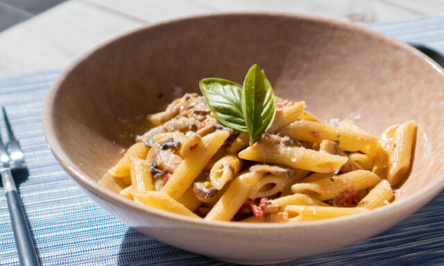 マッシュルームとヨーグルトのペンネ