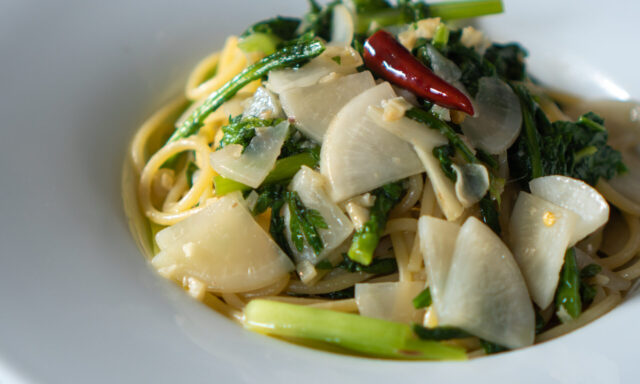 カブと春菊のペペロンチーノ