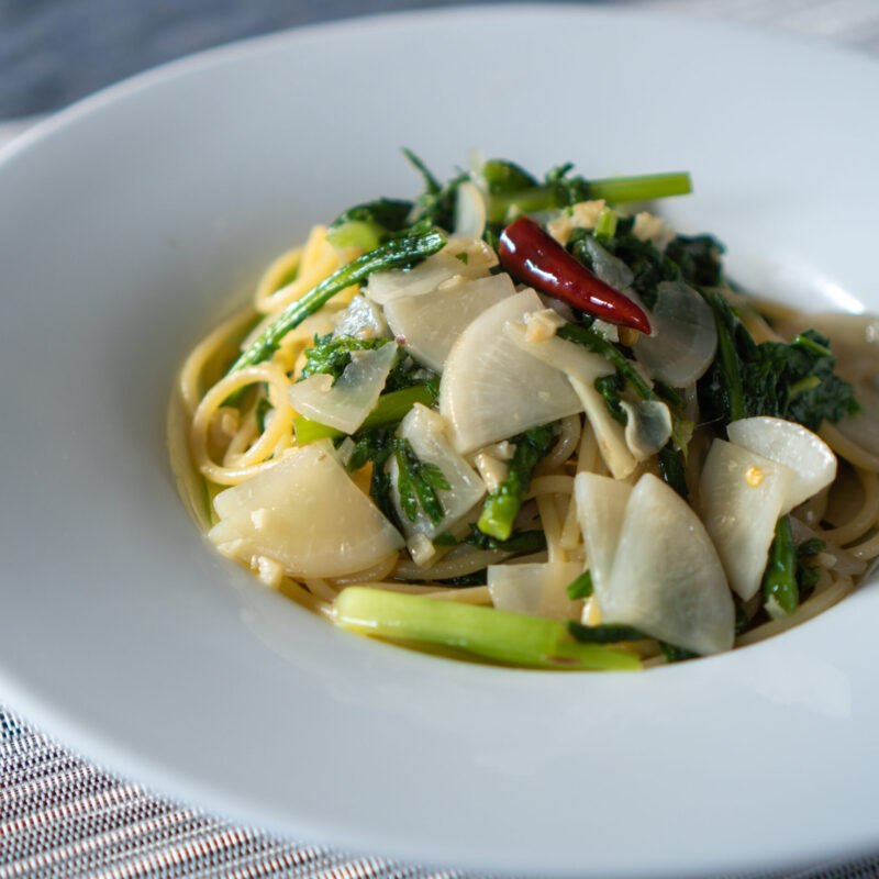 カブと春菊のペペロンチーノ