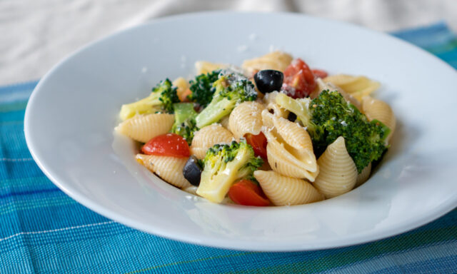 ブロッコリーとトマトのクルダイオーラ