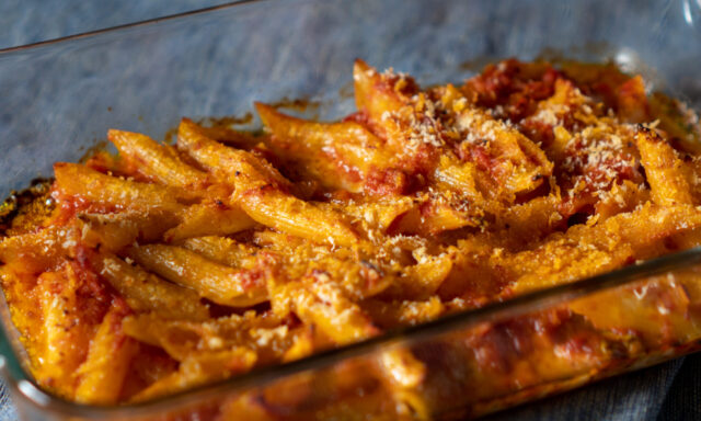 モッツァレラとトマトソースのペンネアルフォルノ