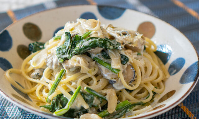 牡蠣とほうれん草のクリームパスタ