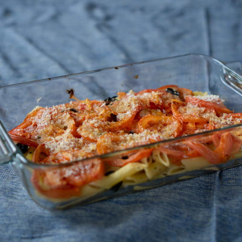 オリーブと白ワインのペンネアルフォルノ