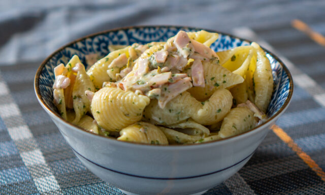 ハムとマヨネーズのコンキリエ