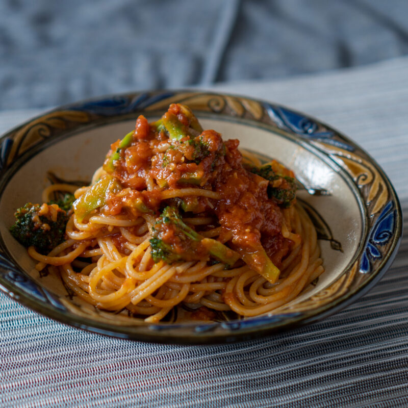 ブロッコリーのトマトソースパスタ・からし風味