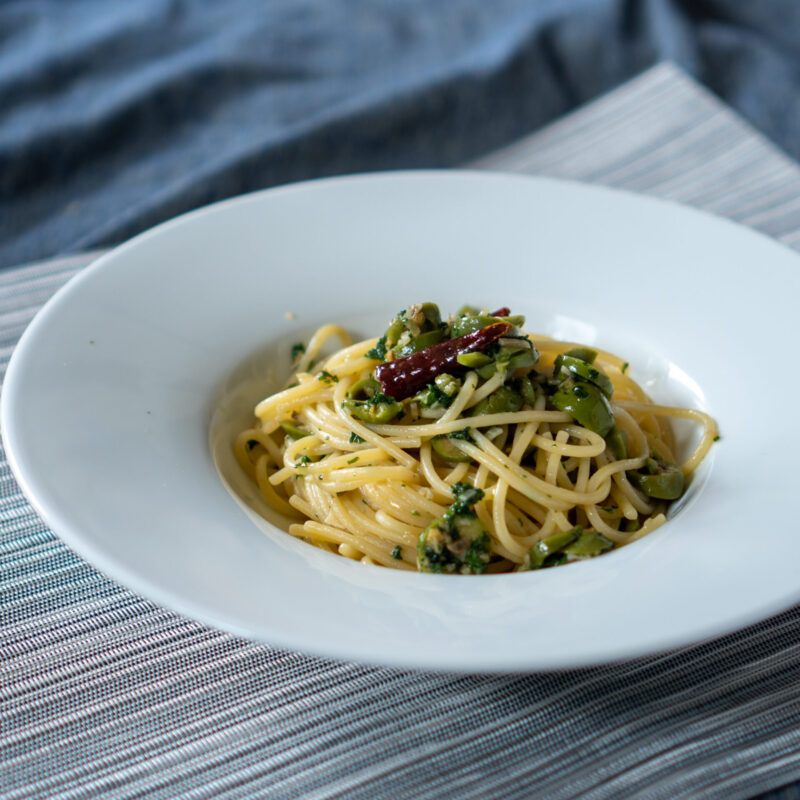 グリーンオリーブのペペロンチーノ