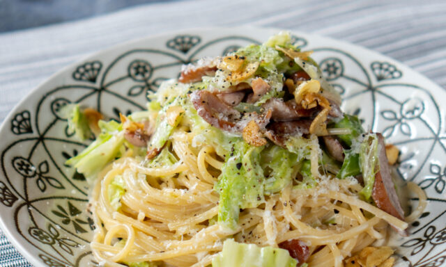 ウィンナーとキャベツのガーリッククリームパスタ
