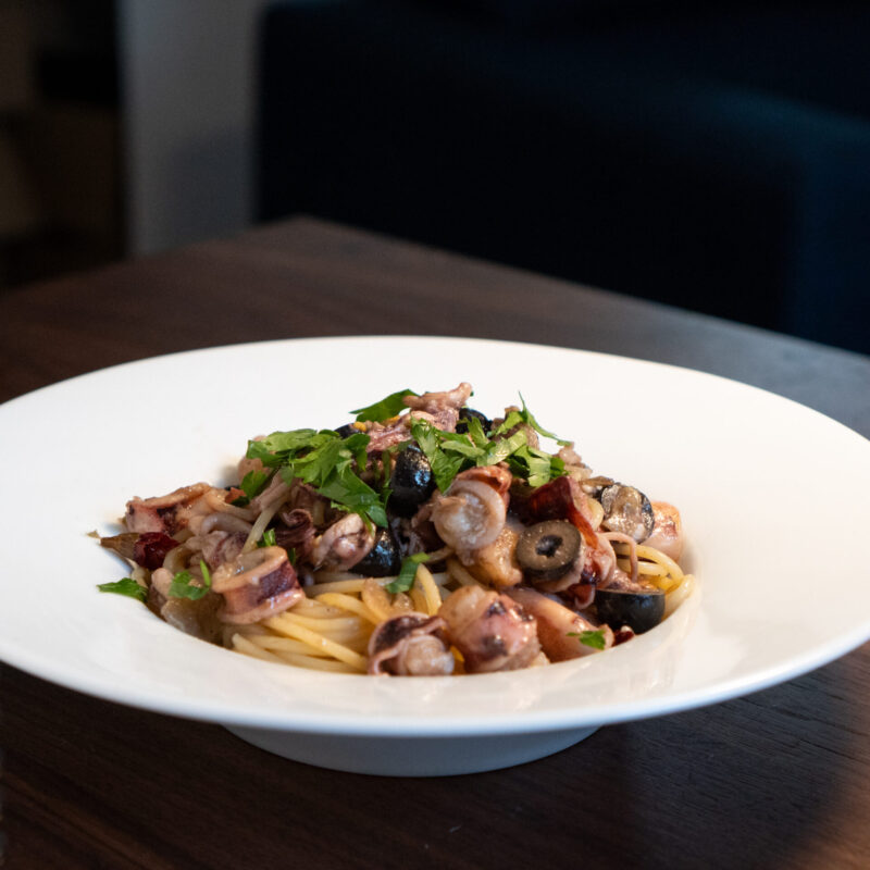 ヤリイカとオリーブのペペロンチーノ