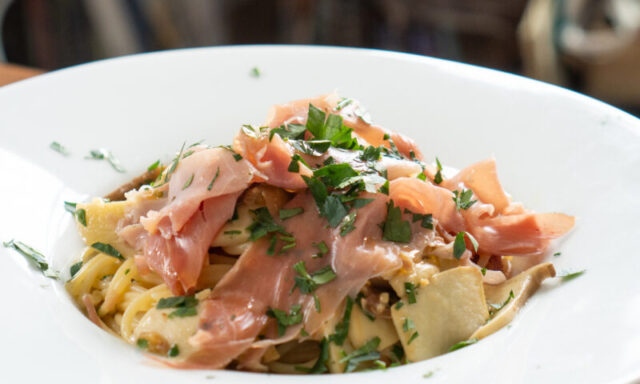 生ハムとエリンギのペペロンチーノ