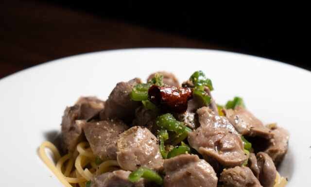 砂肝とピーマンのペペロンチーノ