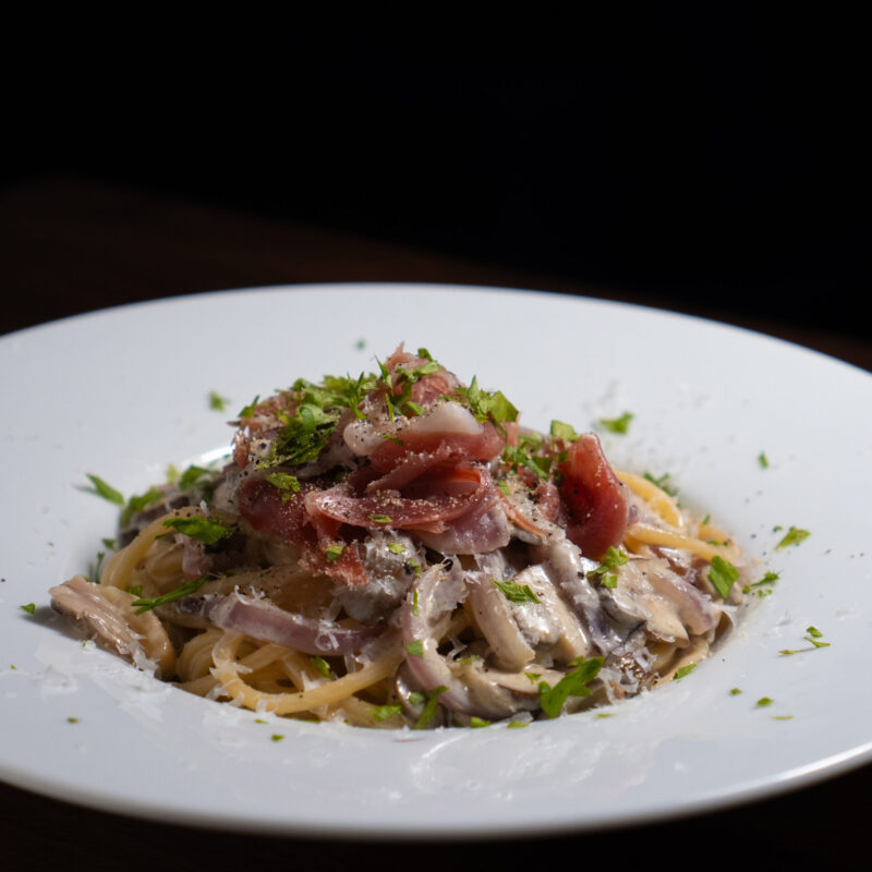 生ハムとマッシュルームのクリームパスタ