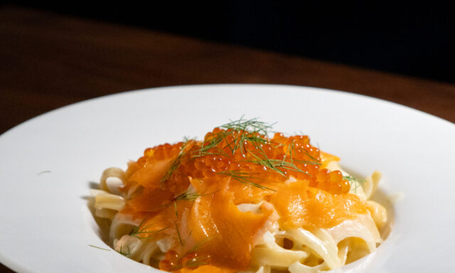 イクラとサーモンのクリームパスタ