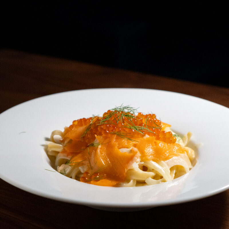 イクラとサーモンのクリームパスタ