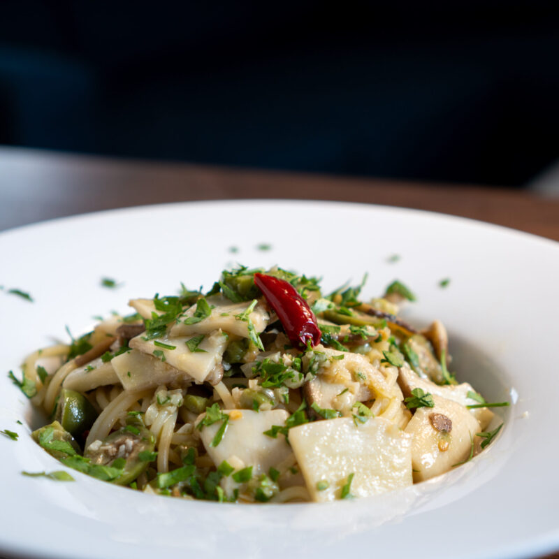 エリンギとオリーブのペペロンチーノ