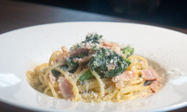 ほうれん草とベーコンのクリームパスタ