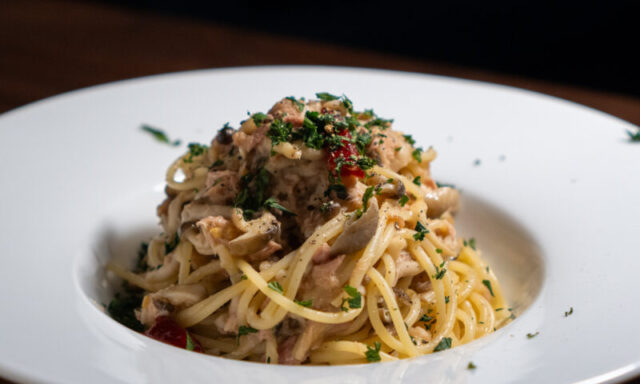 ツナ缶とキノコの和風ペペロンチーノ