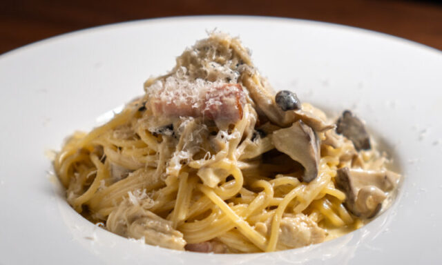 キノコとベーコンのクリームパスタ