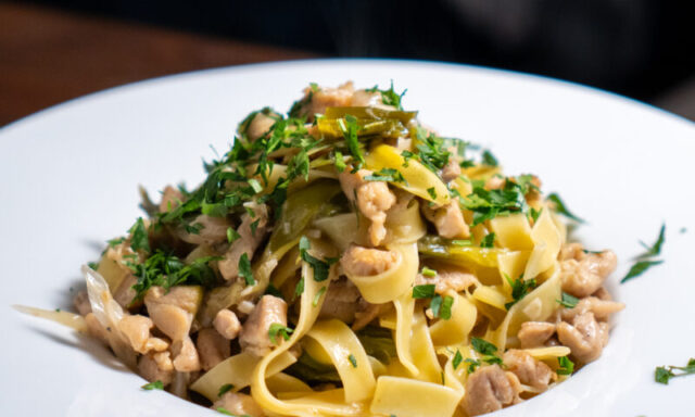鶏肉と長ネギのラグーパスタ
