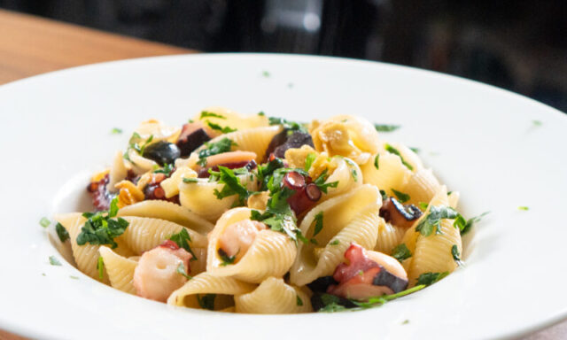 タコのガーリックレモンペペロンチーノ