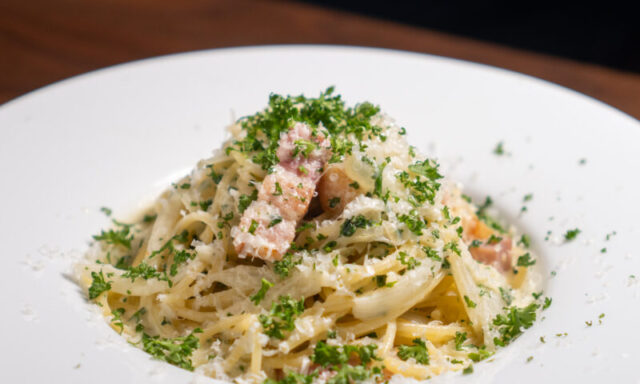 新玉ねぎとベーコンのクリームパスタ