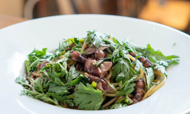 ホタルイカと春菊のペペロンチーノ