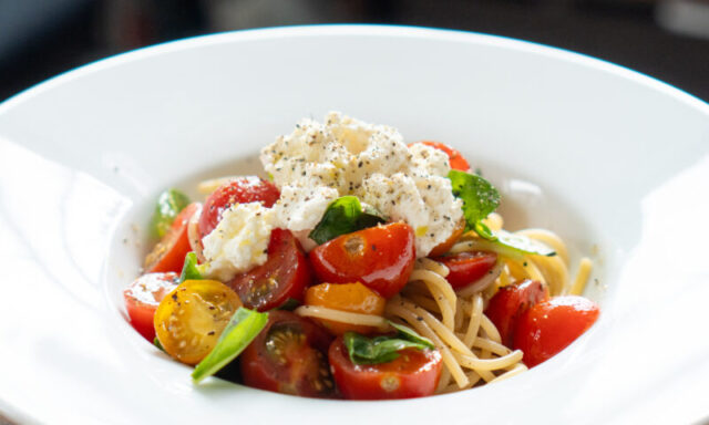 ミニトマトとリコッタチーズの冷製パスタ