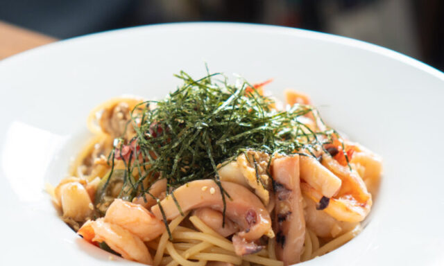 シーフードミックスの和風バターパスタ