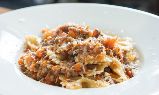 パプリカとひき肉のパスタ