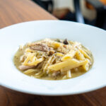 鶏肉とネギの煮込みパスタ