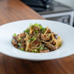 サバ味噌煮缶とバターの和風パスタ