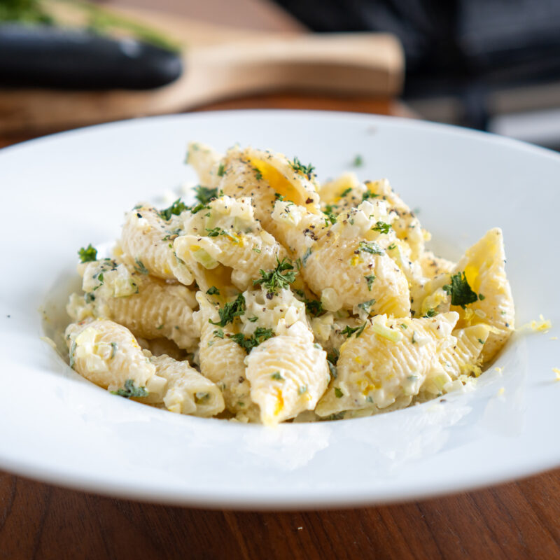 コンキリエ・ディディ風　サフランとマヨネーズのパスタ