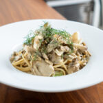 アサリと舞茸のクリームパスタ