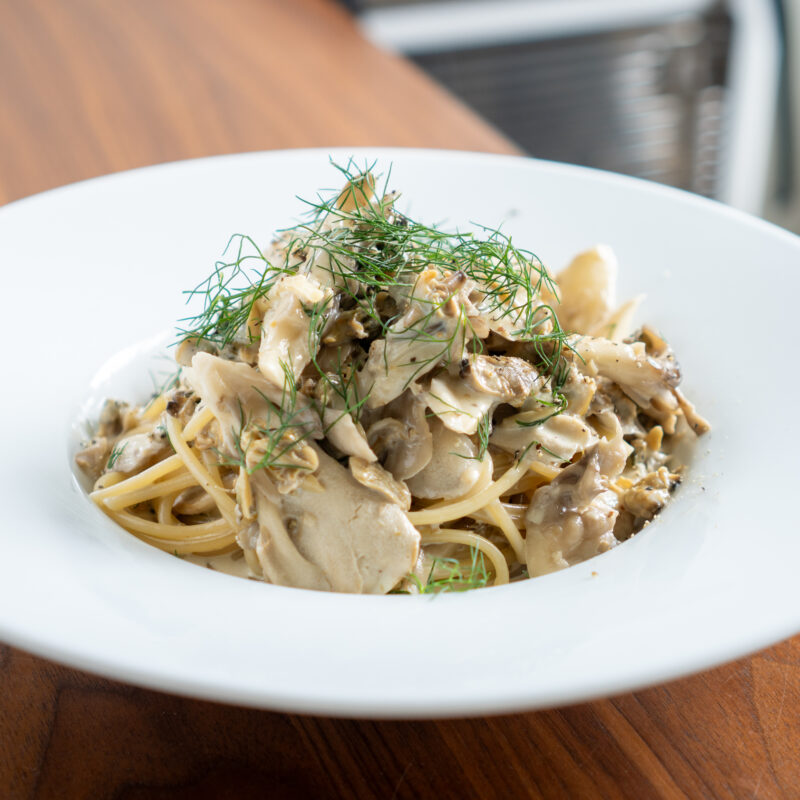アサリと舞茸のクリームパスタ
